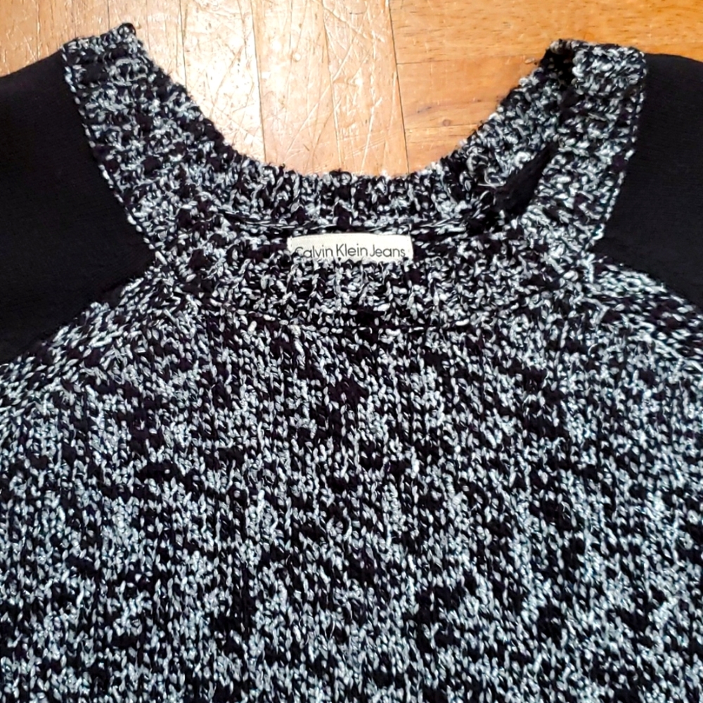 Calvin Klein sweater - Picture 5 of 7